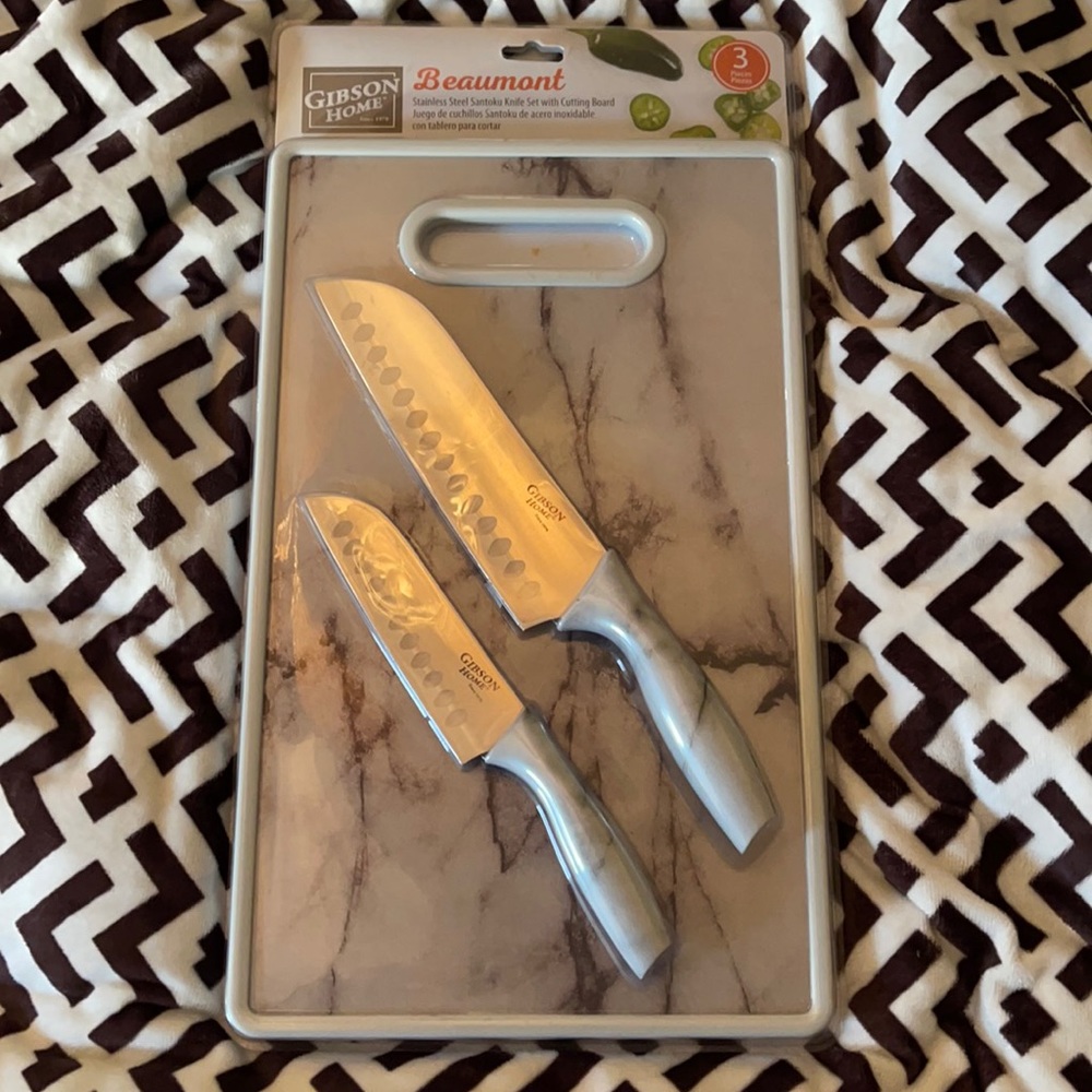 Gibson home knife set.